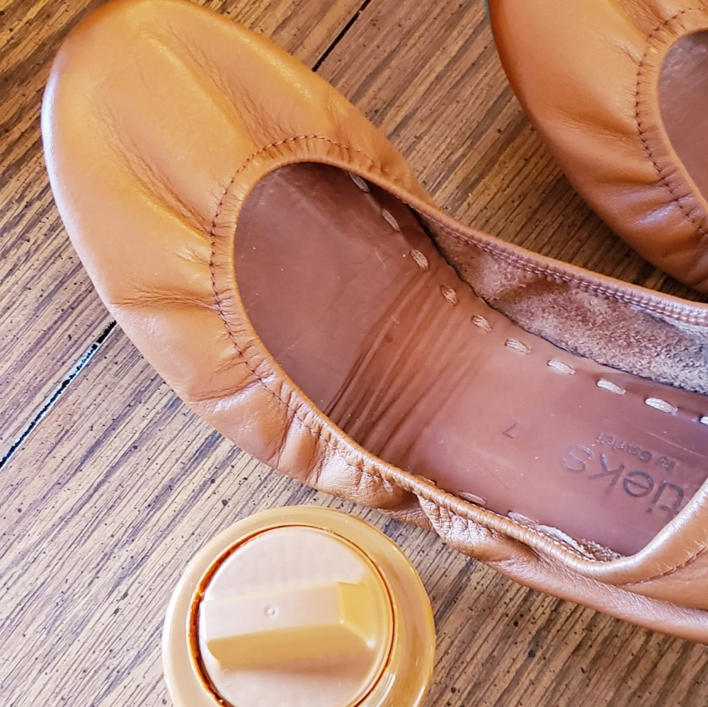 BUNDLE!! Two Pairs of Size 7 Tieks Camel and Black - Picture 10 of 12